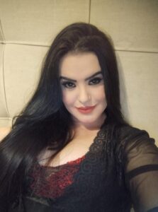 Disponível com local discreta morena envolvente!